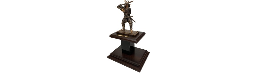 RESIN SAMURAI TROPHY MOUNTED ON WOOD VENEER BASE 13''